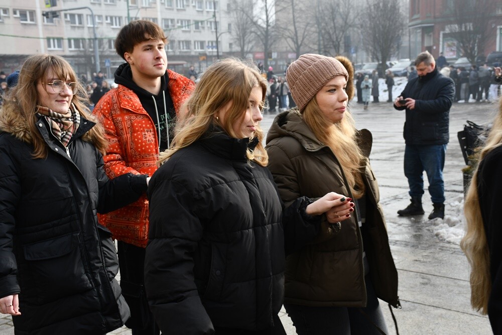 Maturzyści zatańczyli poloneza na rynku w Rudzie Śląskiej.