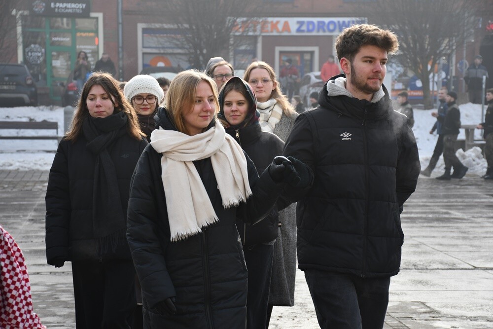 Maturzyści zatańczyli poloneza na rynku w Rudzie Śląskiej.