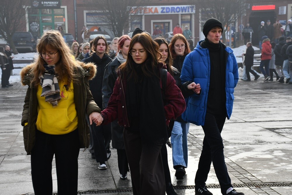 Maturzyści zatańczyli poloneza na rynku w Rudzie Śląskiej.