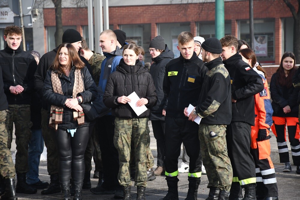 Maturzyści zatańczyli poloneza na rynku w Rudzie Śląskiej.