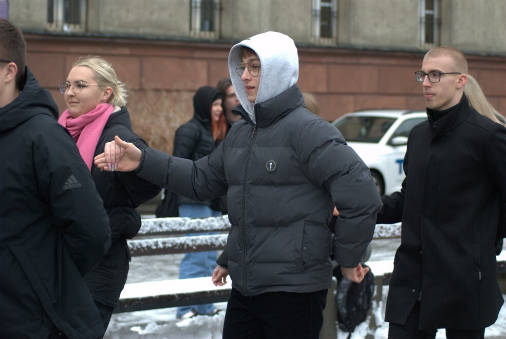 Matura zbliża się nieubłaganie. We wtorek, 31 stycznia 2023 roku, tegoroczni maturzyści zatańczyli na rynku w Rudzie Śląskiej-Nowym Bytomiu poloneza. Wydarzenie zostało zorganizowane już po raz siódmy. Jego inicjatorką jest nauczycielka z II Liceum Ogólnokształcącego z Oddziałami Dwujęzycznymi im. G. Morcinka Mariola Mańka – Sgodzaj.