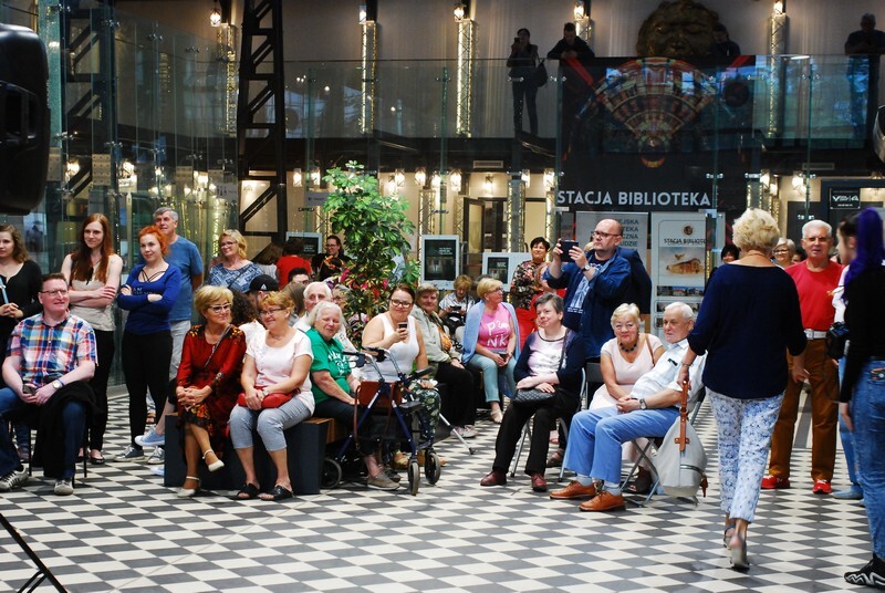 Trwa Polska Eire Festival Ruda Śląska! Stacja Biblioteka, gdzie odbyło się wydarzenia zgromadziła prawdziwe tłumy!