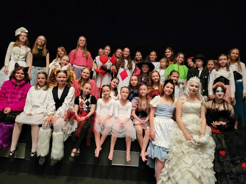 Pomaganie przez oglądanie – za nami charytatywny spektakl dla Lilki!