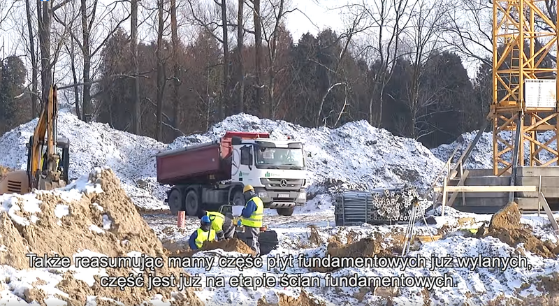 Pomimo zimy na placu budowy nowej siedziby SP nr 17 postępują kolejne prace [FILM]