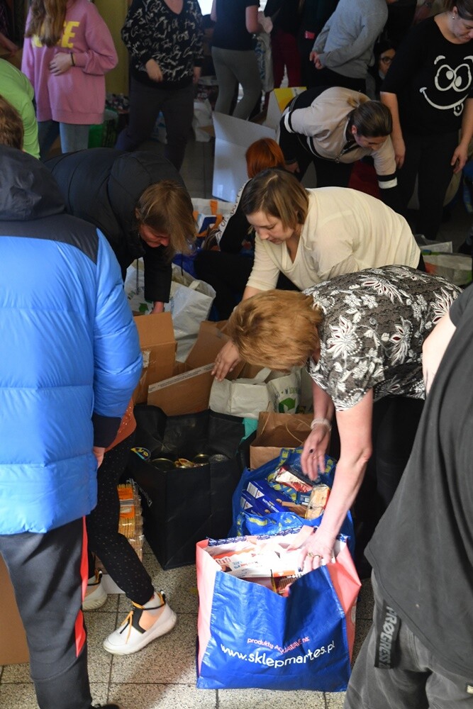 Zbiórki dla Ukrainy walczącej z wrogimi wojskami Rosji prowadzone są w całej Polsce, również w Rudzie Śląskiej. Sprawdź, jak obecnie możesz pomóc!

fot. Jacek Knapik