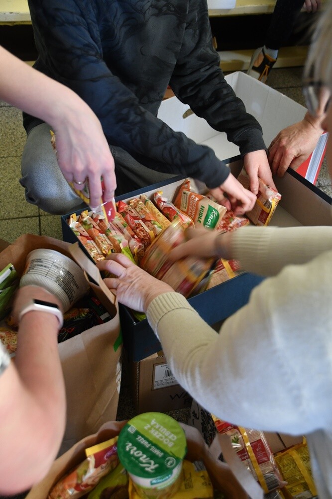 Zbiórki dla Ukrainy walczącej z wrogimi wojskami Rosji prowadzone są w całej Polsce, również w Rudzie Śląskiej. Sprawdź, jak obecnie możesz pomóc!

fot. Jacek Knapik
