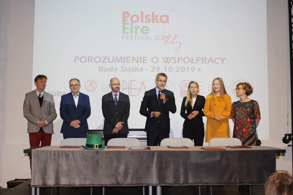 Pięć instytucji, w tym cztery rudzkie i jedna irlandzka, formalnie połączy siły przy organizacji kolejnych Festiwali Polska Éire. Działaniom tym będzie patronować Miasto Ruda Śląska. Dziś podpisano porozumienie w tej sprawie.