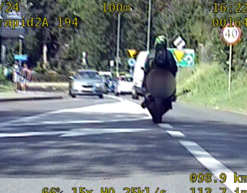 Pościg na DTŚ. Motocyklista zebrał 346 punktów karnych! [FILM]
