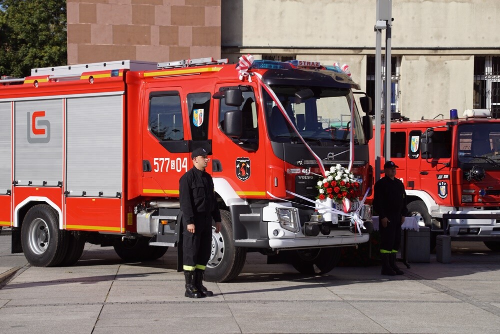 Nowy samochód ratowniczo – gaśniczy zasilił flotę OSP Ruda Śląska.