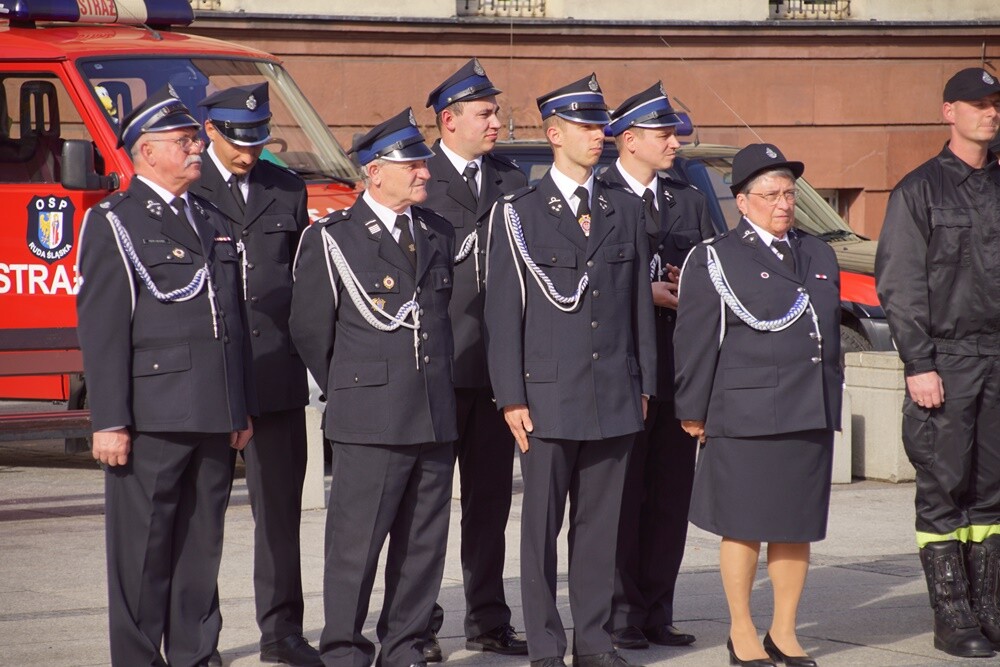 Nowy samochód ratowniczo – gaśniczy zasilił flotę OSP Ruda Śląska.