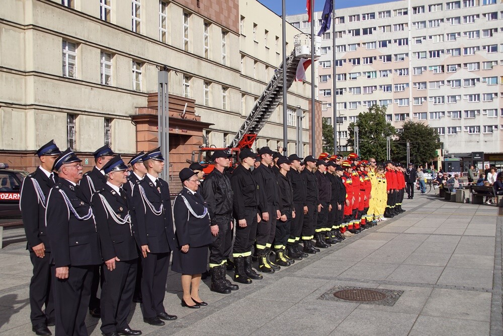 Nowy samochód ratowniczo – gaśniczy zasilił flotę OSP Ruda Śląska.