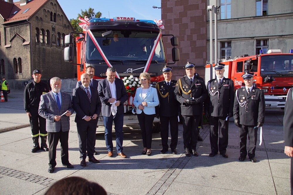 Nowy samochód ratowniczo – gaśniczy zasilił flotę OSP Ruda Śląska.