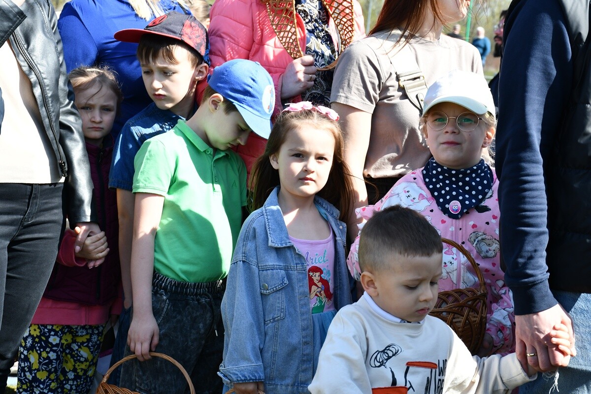 Tłumy dzieci na wielkanocnych poszukiwaniach jajek w Rudzie Śląskiej.