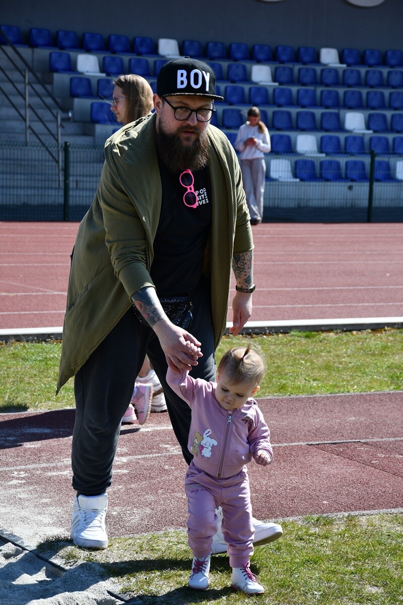 Tłumy dzieci na wielkanocnych poszukiwaniach jajek w Rudzie Śląskiej.