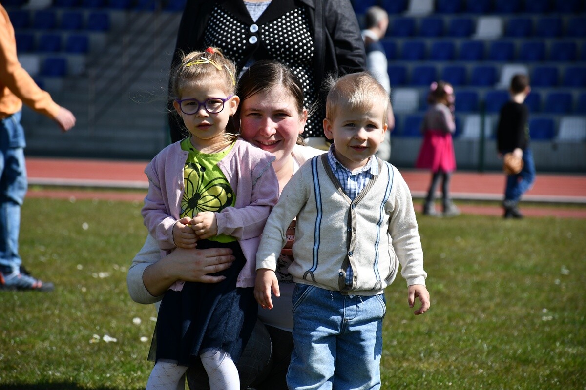 Tłumy dzieci na wielkanocnych poszukiwaniach jajek w Rudzie Śląskiej.