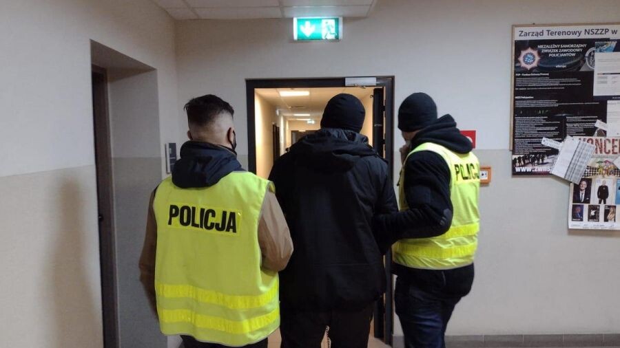 Poszukiwany listem gończym rudzianin, ukrył się... pomiędzy workami z węglem