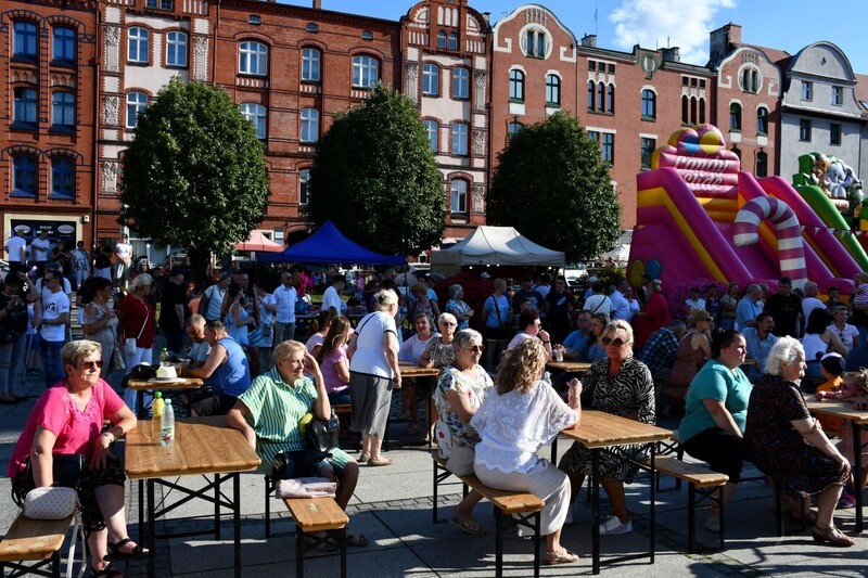 „Potańcówka jak dawniej bywało” – tańce, muzyka i zabawa na Rynku w Nowym Bytomiu