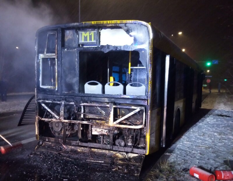 Pożar autobusu na DTŚ. Zapaliła się komora silnika