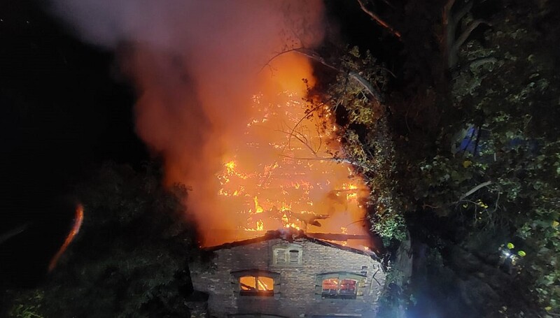 Pożar dawnego magazynu Spółki Restrukturyzacji Kopalń. Kłęby dymu widziane były z daleka!