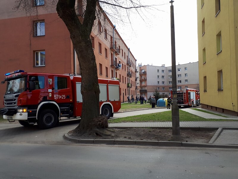 Pożar na balkonie w Halembie
