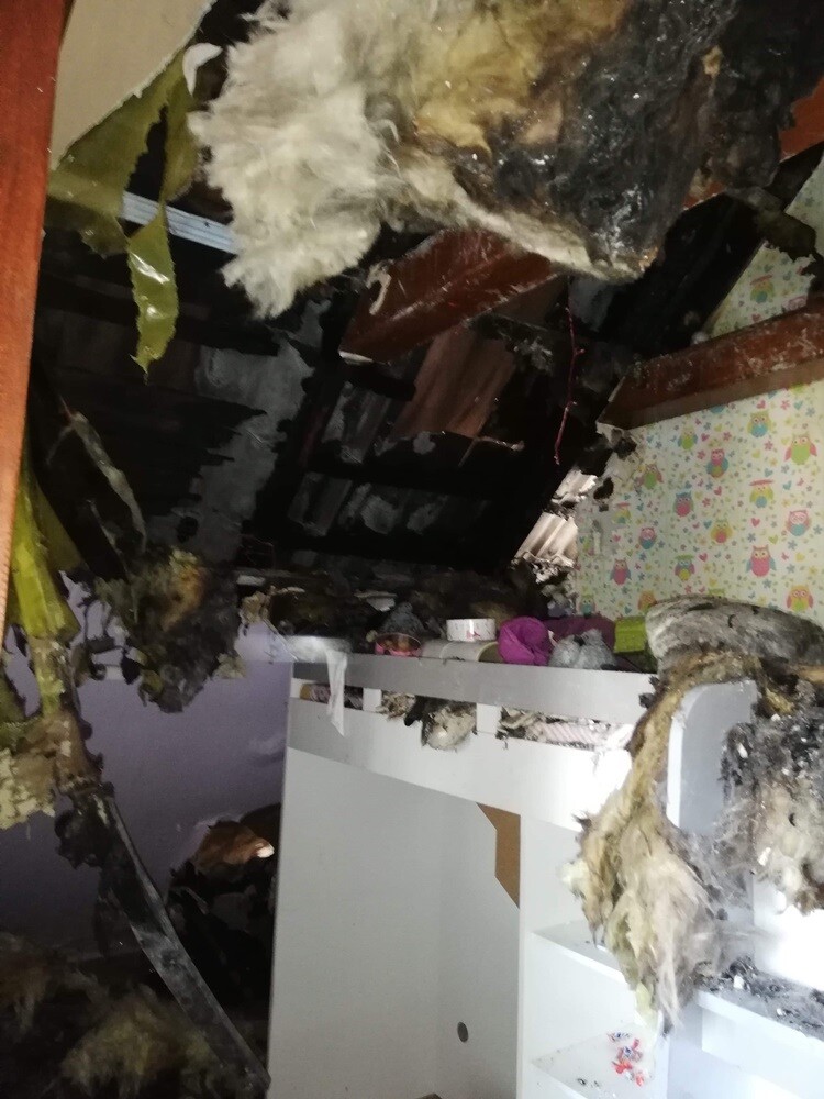 Żywioł strawił cały ich dorobek i oszczędności, które włożyli w stworzenie swojego miejsca na ziemi. Nie zamierzają się jednak poddać i chcą odbudować swój dom. Rodzina z Bielszowic prosi o pomocy.