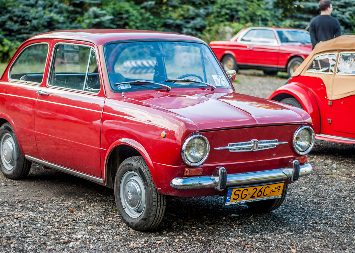 Działo się, oj działo w sobotę w Muzeum PRL-u. Udało nam się dotrzeć w godzinach popołudniowych, aby sfotografować ich ekspozycję oraz świetny zlot zabytkowych samochodów.