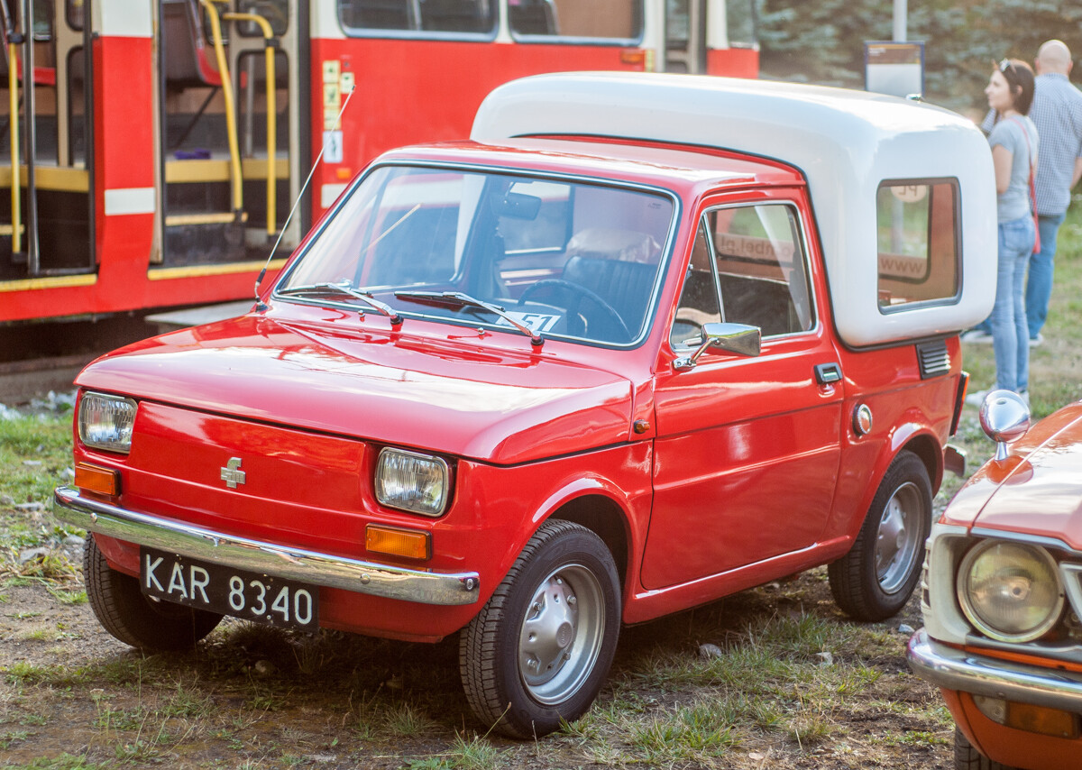 Działo się, oj działo w sobotę w Muzeum PRL-u. Udało nam się dotrzeć w godzinach popołudniowych, aby sfotografować ich ekspozycję oraz świetny zlot zabytkowych samochodów.