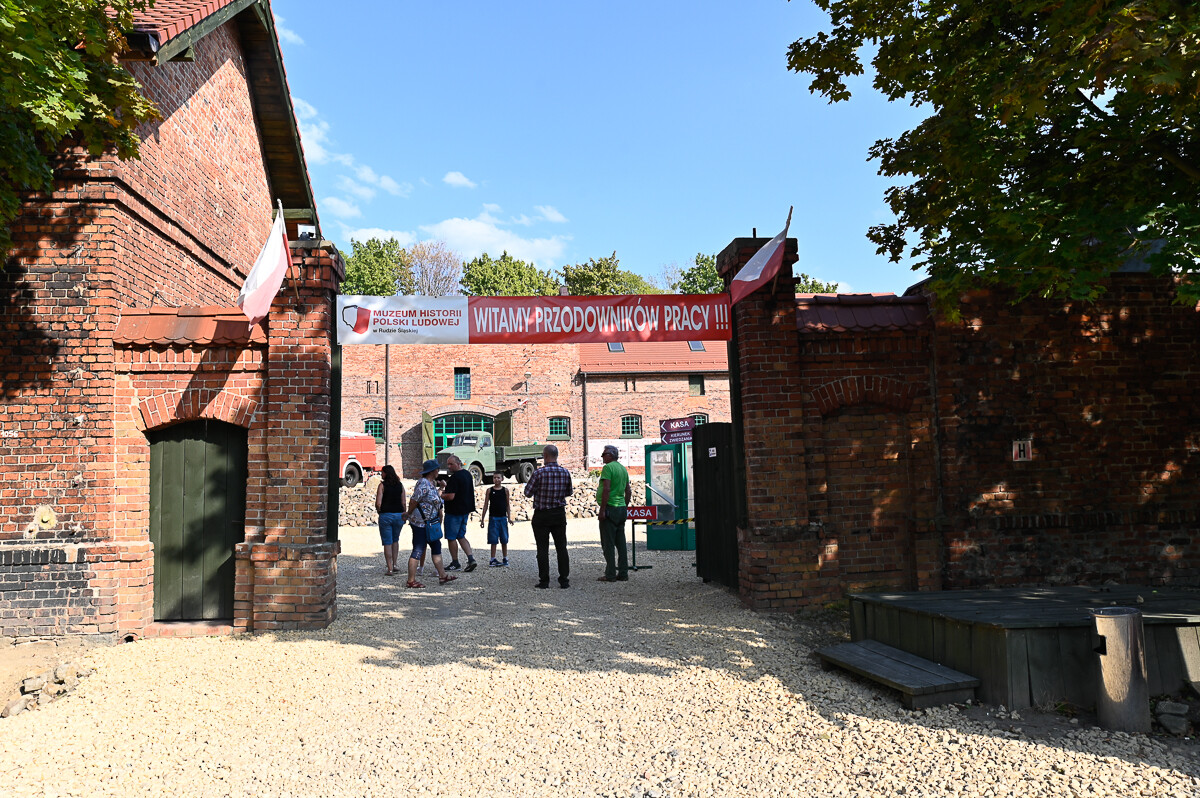 7 września w Muzeum Historii Polski Ludowej odbyła się impreza z okazji końca lata, połączona ze zlotem pojazdów minionej epoki. / fot. Magdalena Ruda