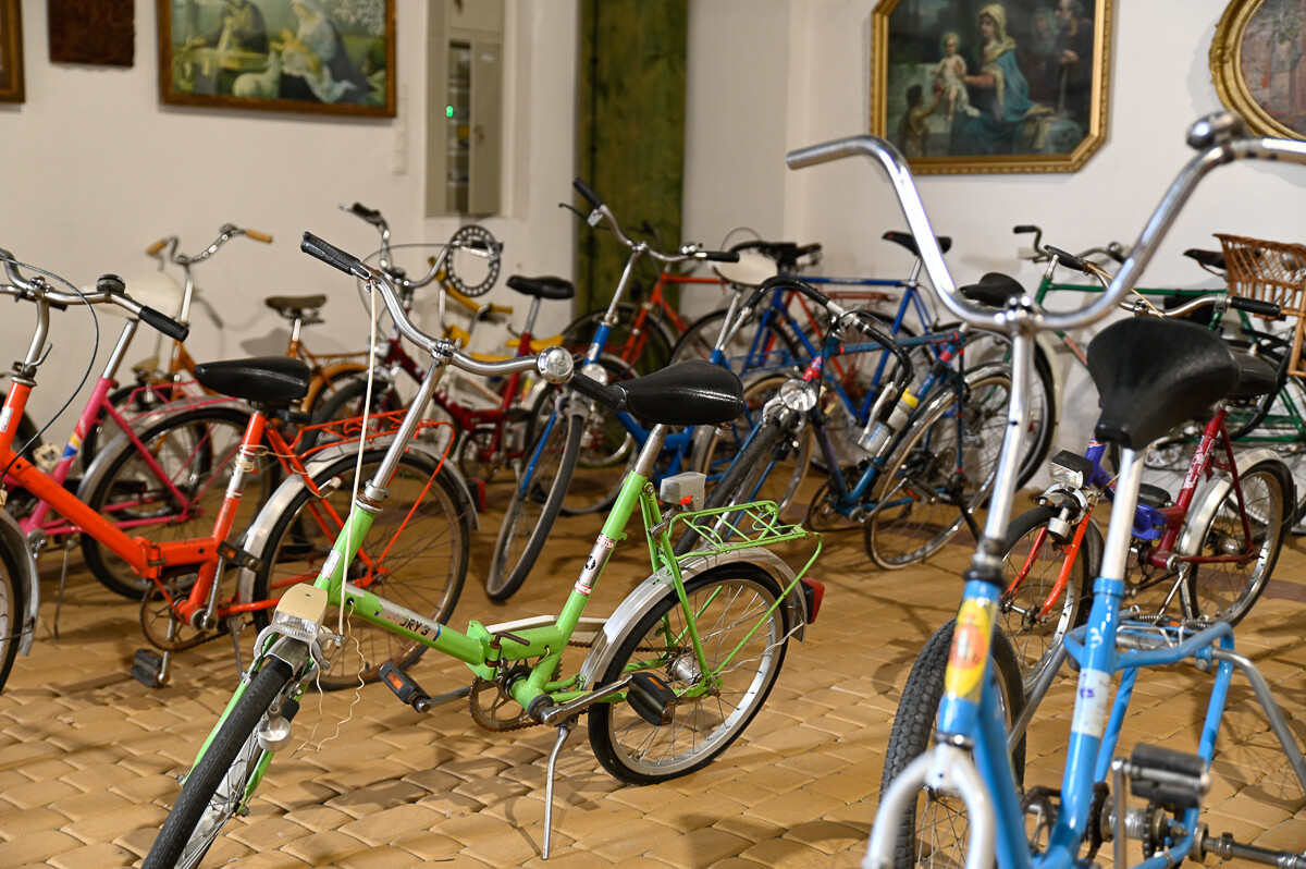 7 września w Muzeum Historii Polski Ludowej odbyła się impreza z okazji końca lata, połączona ze zlotem pojazdów minionej epoki. / fot. Magdalena Ruda