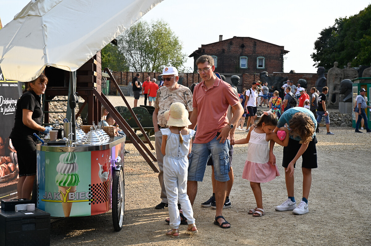 7 września w Muzeum Historii Polski Ludowej odbyła się impreza z okazji końca lata, połączona ze zlotem pojazdów minionej epoki. / fot. Magdalena Ruda