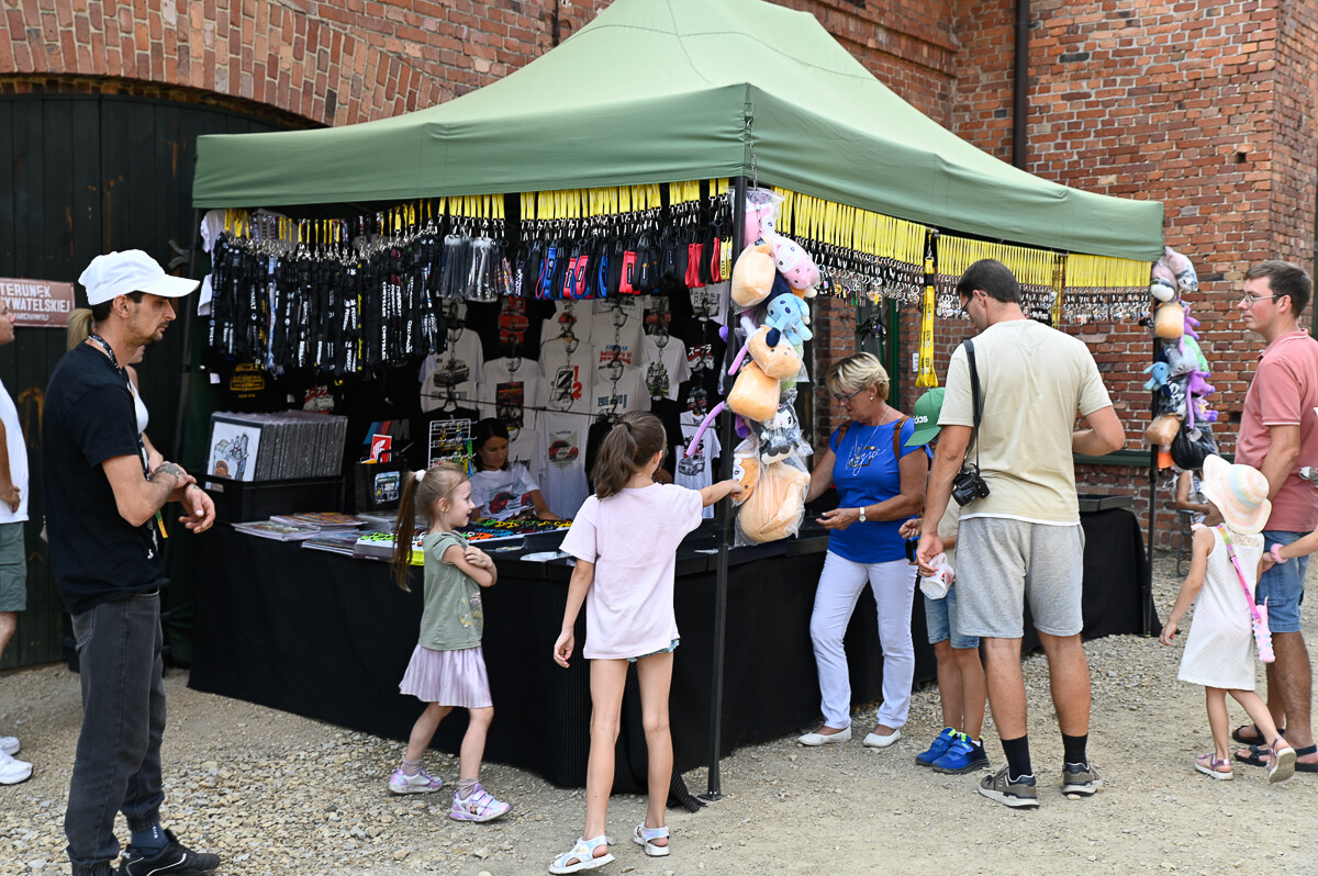 7 września w Muzeum Historii Polski Ludowej odbyła się impreza z okazji końca lata, połączona ze zlotem pojazdów minionej epoki. / fot. Magdalena Ruda