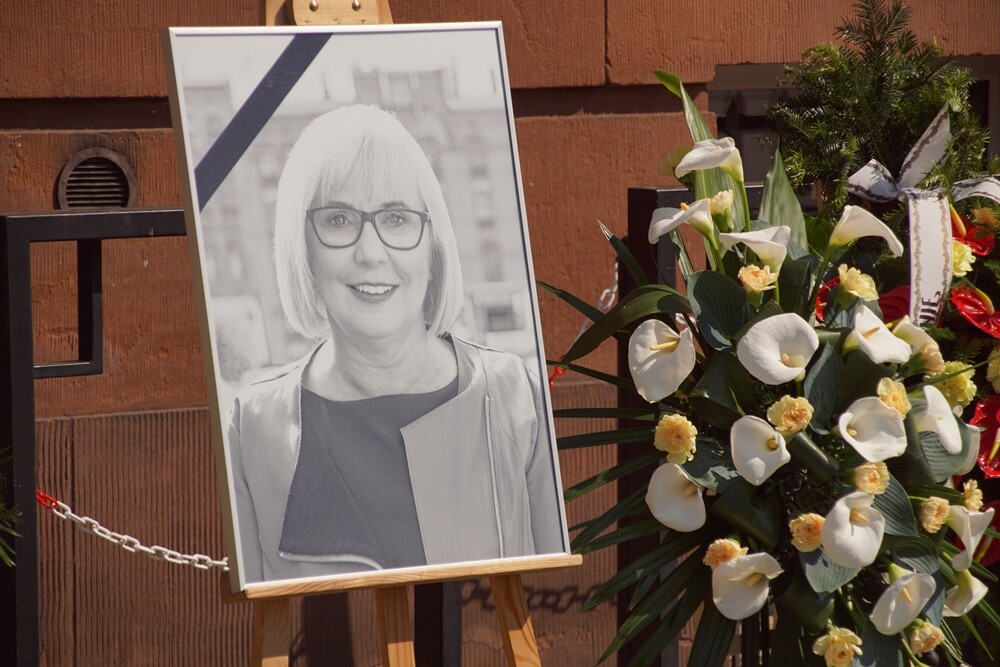 Prezydent Rudy Śląskiej - Grażyna Dziedzic zmarła w 16 czerwca po trudnej walce z chorobą nowotworową. Jej oficjalne pożegnanie odbyło się dzisiaj w kościele św. Pawła Apostoła w Nowym Bytomiu. 