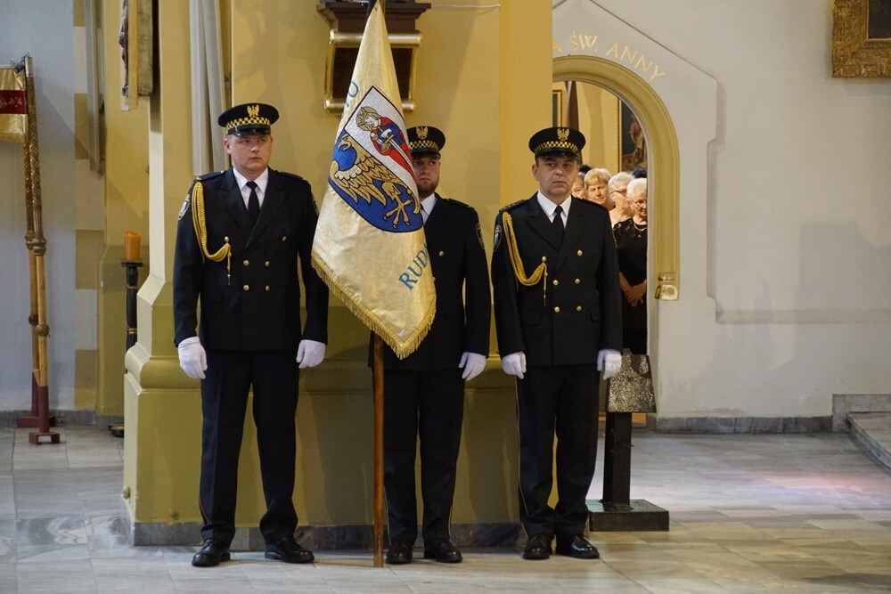 Prezydent Rudy Śląskiej - Grażyna Dziedzic zmarła w 16 czerwca po trudnej walce z chorobą nowotworową. Jej oficjalne pożegnanie odbyło się dzisiaj w kościele św. Pawła Apostoła w Nowym Bytomiu. 