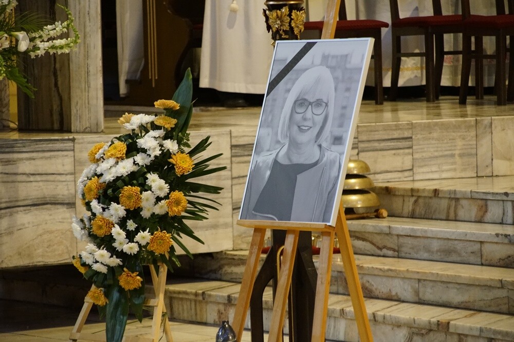 Prezydent Rudy Śląskiej - Grażyna Dziedzic zmarła w 16 czerwca po trudnej walce z chorobą nowotworową. Jej oficjalne pożegnanie odbyło się dzisiaj w kościele św. Pawła Apostoła w Nowym Bytomiu. 