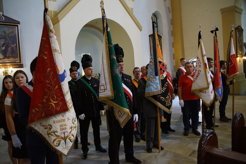 Prezydent Rudy Śląskiej - Grażyna Dziedzic zmarła w 16 czerwca po trudnej walce z chorobą nowotworową. Jej oficjalne pożegnanie odbyło się dzisiaj w kościele św. Pawła Apostoła w Nowym Bytomiu. 