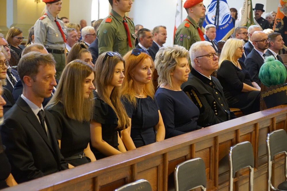 Prezydent Rudy Śląskiej - Grażyna Dziedzic zmarła w 16 czerwca po trudnej walce z chorobą nowotworową. Jej oficjalne pożegnanie odbyło się dzisiaj w kościele św. Pawła Apostoła w Nowym Bytomiu. 