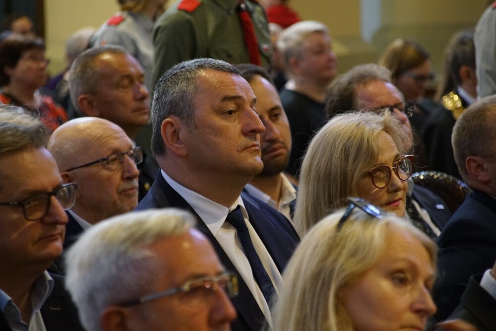 Prezydent Rudy Śląskiej - Grażyna Dziedzic zmarła w 16 czerwca po trudnej walce z chorobą nowotworową. Jej oficjalne pożegnanie odbyło się dzisiaj w kościele św. Pawła Apostoła w Nowym Bytomiu. 
