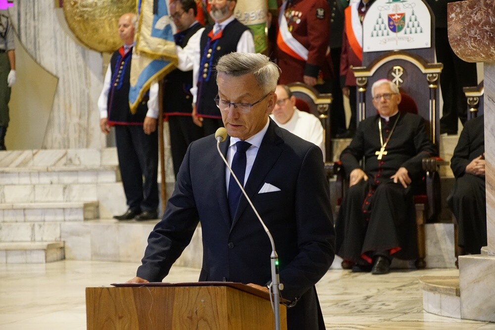 Prezydent Rudy Śląskiej - Grażyna Dziedzic zmarła w 16 czerwca po trudnej walce z chorobą nowotworową. Jej oficjalne pożegnanie odbyło się dzisiaj w kościele św. Pawła Apostoła w Nowym Bytomiu. 