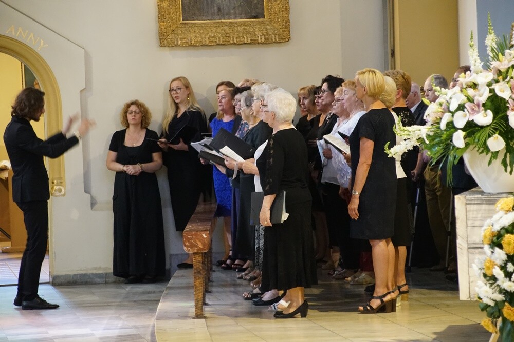 Prezydent Rudy Śląskiej - Grażyna Dziedzic zmarła w 16 czerwca po trudnej walce z chorobą nowotworową. Jej oficjalne pożegnanie odbyło się dzisiaj w kościele św. Pawła Apostoła w Nowym Bytomiu. 