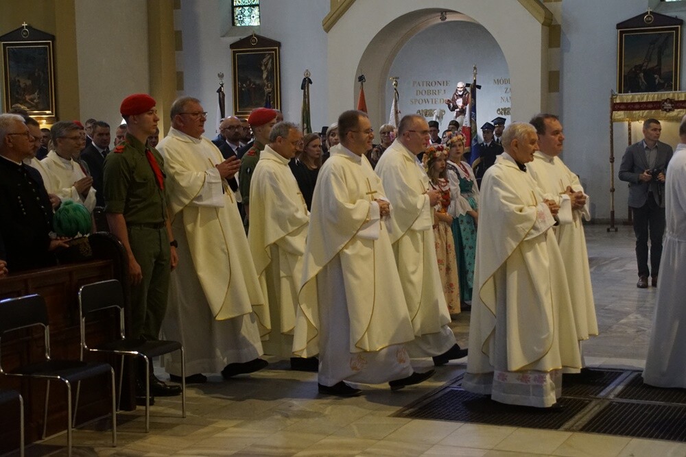 Prezydent Rudy Śląskiej - Grażyna Dziedzic zmarła w 16 czerwca po trudnej walce z chorobą nowotworową. Jej oficjalne pożegnanie odbyło się dzisiaj w kościele św. Pawła Apostoła w Nowym Bytomiu. 