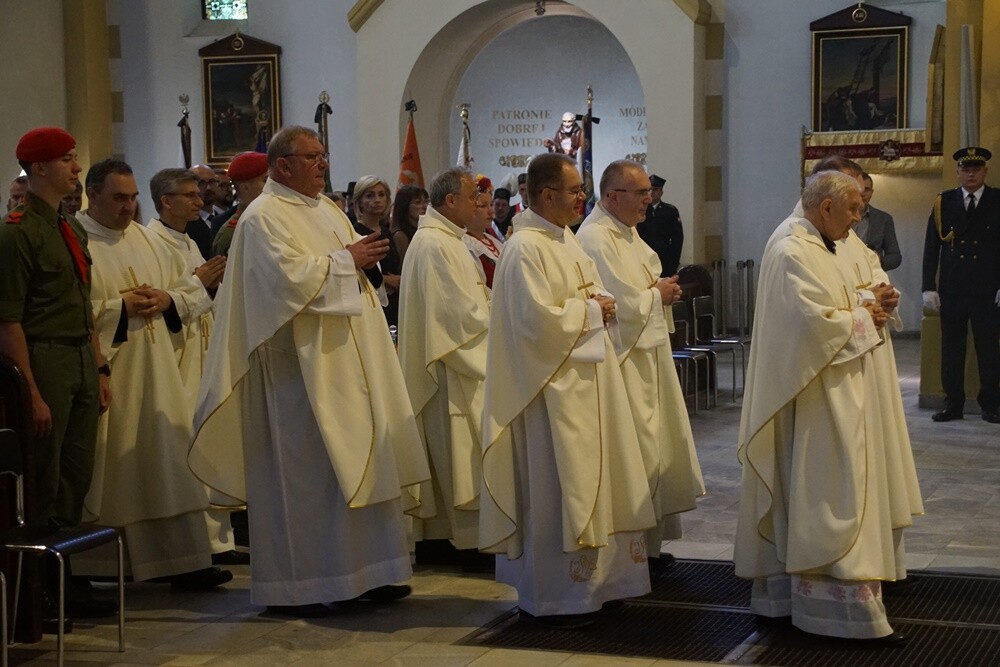 Prezydent Rudy Śląskiej - Grażyna Dziedzic zmarła w 16 czerwca po trudnej walce z chorobą nowotworową. Jej oficjalne pożegnanie odbyło się dzisiaj w kościele św. Pawła Apostoła w Nowym Bytomiu. 