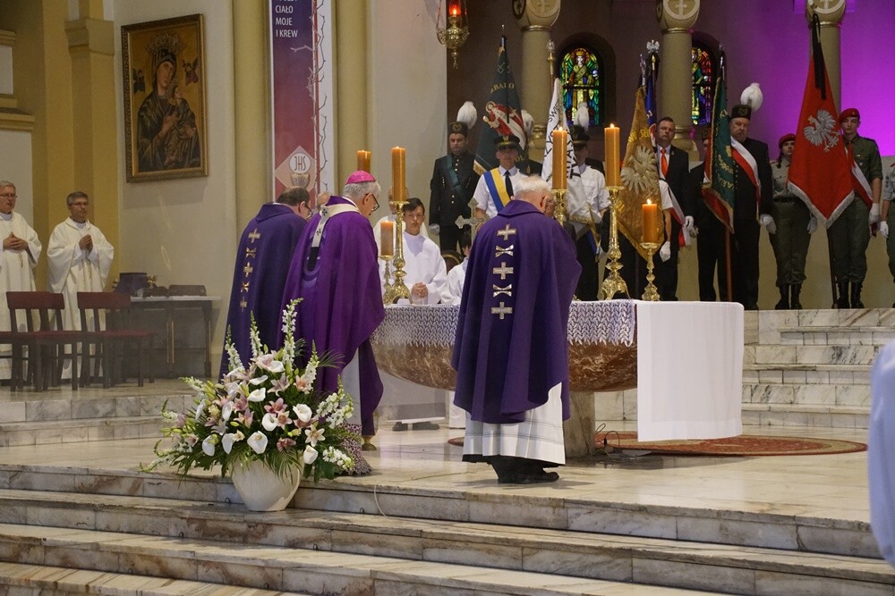 Prezydent Rudy Śląskiej - Grażyna Dziedzic zmarła w 16 czerwca po trudnej walce z chorobą nowotworową. Jej oficjalne pożegnanie odbyło się dzisiaj w kościele św. Pawła Apostoła w Nowym Bytomiu. 