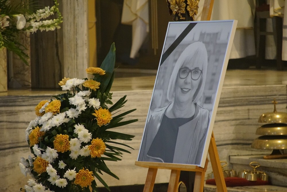 Prezydent Rudy Śląskiej - Grażyna Dziedzic zmarła w 16 czerwca po trudnej walce z chorobą nowotworową. Jej oficjalne pożegnanie odbyło się dzisiaj w kościele św. Pawła Apostoła w Nowym Bytomiu. 