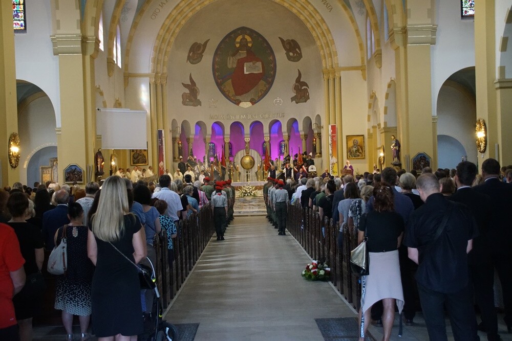 Prezydent Rudy Śląskiej - Grażyna Dziedzic zmarła w 16 czerwca po trudnej walce z chorobą nowotworową. Jej oficjalne pożegnanie odbyło się dzisiaj w kościele św. Pawła Apostoła w Nowym Bytomiu. 