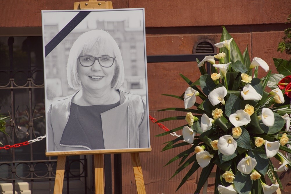 Prezydent Rudy Śląskiej - Grażyna Dziedzic zmarła w 16 czerwca po trudnej walce z chorobą nowotworową. Jej oficjalne pożegnanie odbyło się dzisiaj w kościele św. Pawła Apostoła w Nowym Bytomiu. 