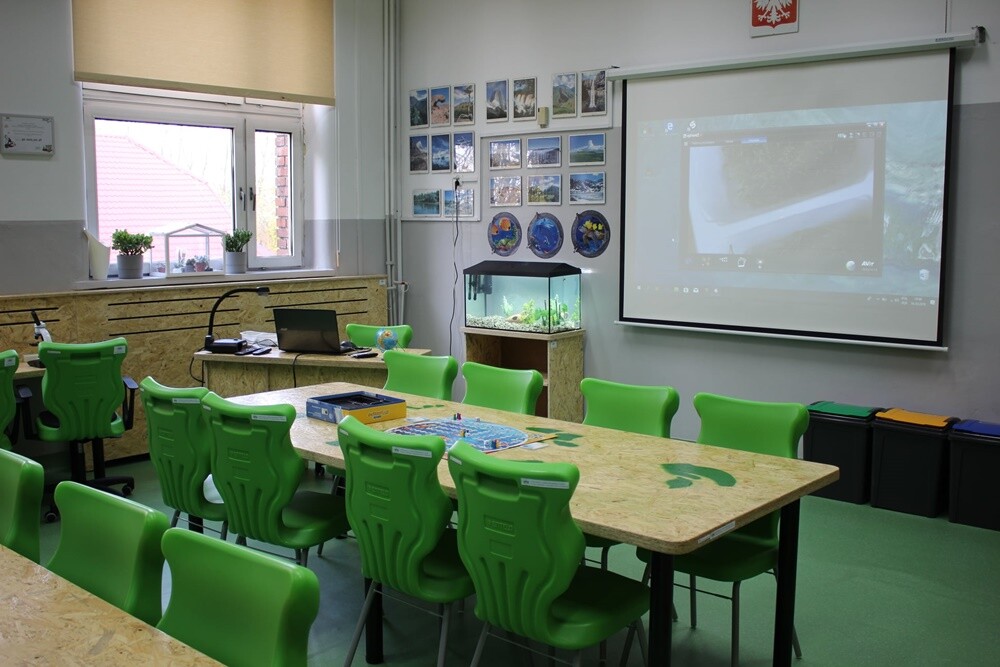 Uczniowie Szkoły Podstawowej nr 1 w Nowym Bytomiu mają ekologiczną zieloną pracownię. Od dzisiaj mogą uczyć się przy pomocy nowoczesnych sprzętów multimedialnych.