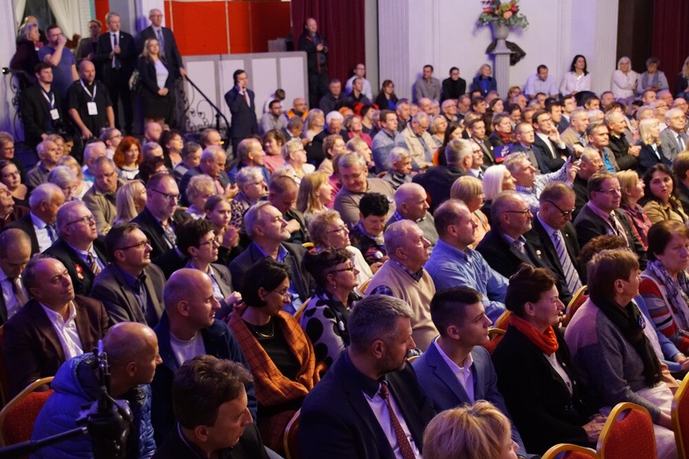 W Centrum Kultury Śląskiej odbywa się spotkanie premiera RP Mateusza Morawieckiego z mieszkańcami Świętochłowic.