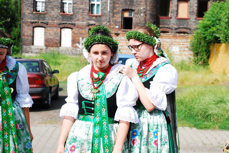 Procesja Bożego Ciała w świetochłowickich Lipinach: 20 czerwca, po uroczystej mszy świętej odprawionej w kościele św. Augustyna ulicami Lipin przeszła barwna procesja Bożego Ciała. Wzięły w niej udział prawdziwe tłumy! Tutejsza uroczystość ma wyjątkowy charakter, ponieważ mieszkańcy ubierają się w tradycyjne stroje regionalne.