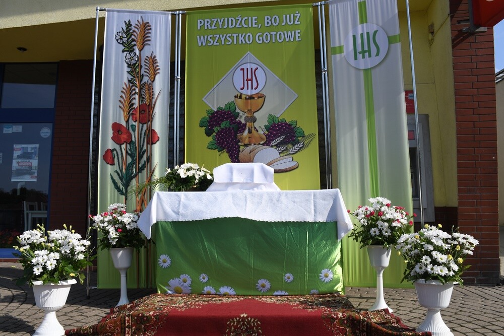 Ulicami wszystkich dzielnic naszego miasta przeszły dzisiaj procesje z okazji obchodów Uroczystości Najświętszego Ciała i Krwi Chrystusa.

fot. Jacek Knapik