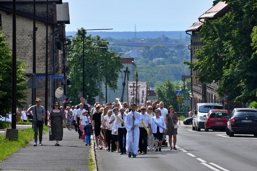 Ulicami wszystkich dzielnic naszego miasta przeszły dzisiaj procesje z okazji obchodów Uroczystości Najświętszego Ciała i Krwi Chrystusa.

fot. Jacek Knapik